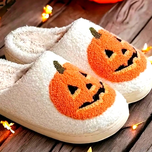 Pumpkin slippers for autumn - Picture 1 of 5